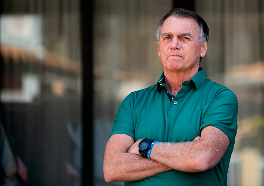 Ex-presidente Jair Bolsonaro é preso pela Polícia Federal em Brasília