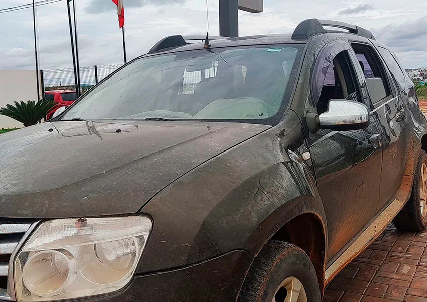 Carro com chassi adulterado é apreendido pela PM no centro de Caculé