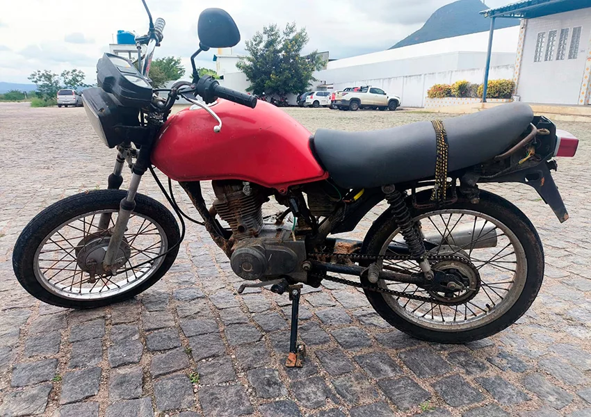 Motocicleta com restrição é apreendida pela CIPRv na BA-148 em Livramento de Nossa Senhora