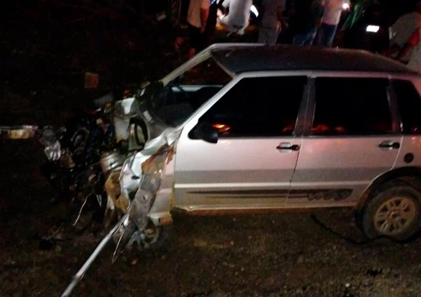 Caminhão e carro colidem na BR-122 e dois motoristas ficam feridos em Guanambi