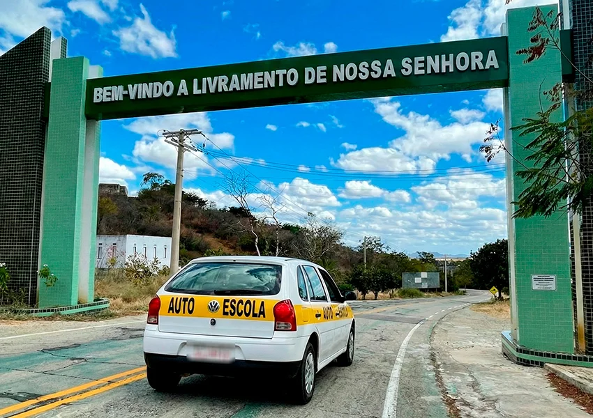 Contran aprova fim da obrigatoriedade de aulas em autoescolas para tirar CNH