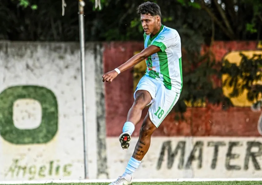 Jogador amador de 22 anos é morto a tiros dentro de casa na Bahia; esposa e filha estavam na residência