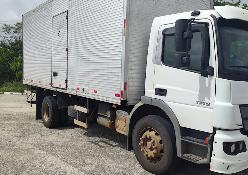 Polícia apreende veículo com restrição de circulação na BA-262 em Vitória da Conquista