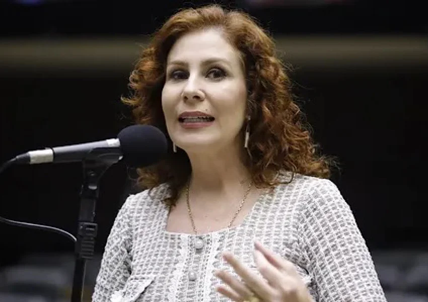 Câmara rejeita cassação do mandato de Carla Zambelli, presa na Itália