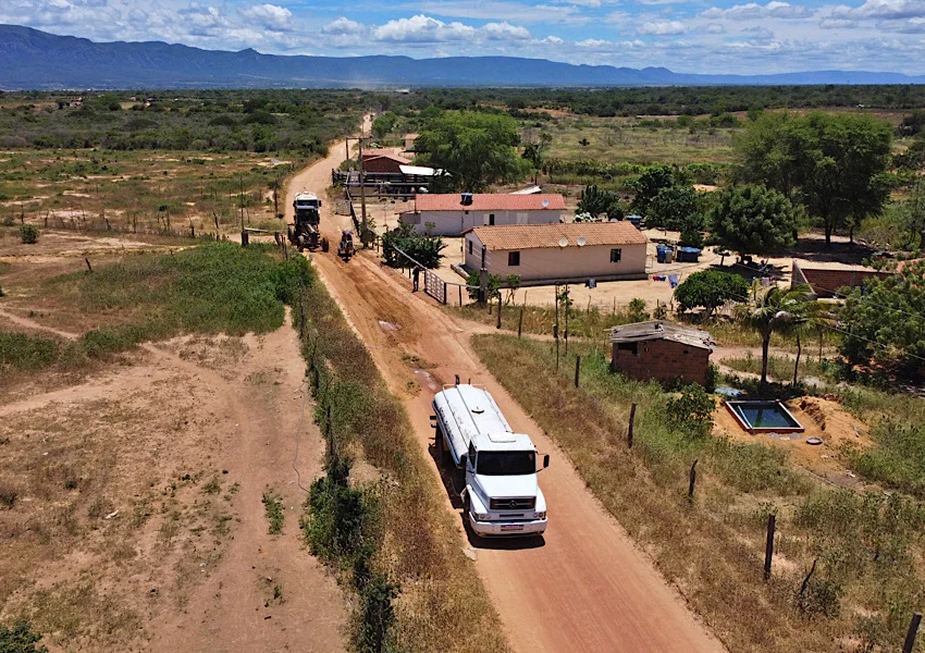 Prefeitura realiza intervenção na estrada da Canabrava em Livramento de Nossa Senhora