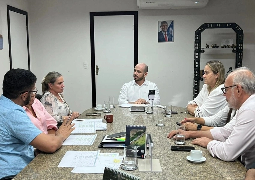 Prefeita Joanina Sampaio protocola projeto de asfaltamento entre Tabuleiro e Iguatemi