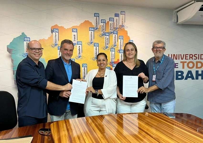 Prefeita Joanina Sampaio protocola pedido para cursos da Uneb em Livramento de Nossa Senhora