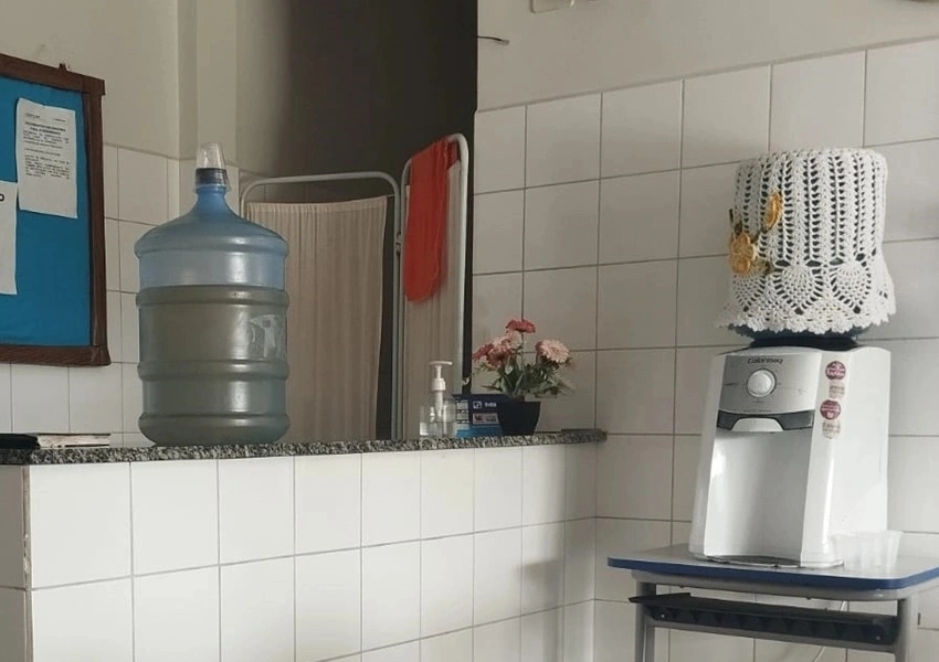 Pacientes denunciam água escura e com gosto ruim em hospital municipal de Abaíra