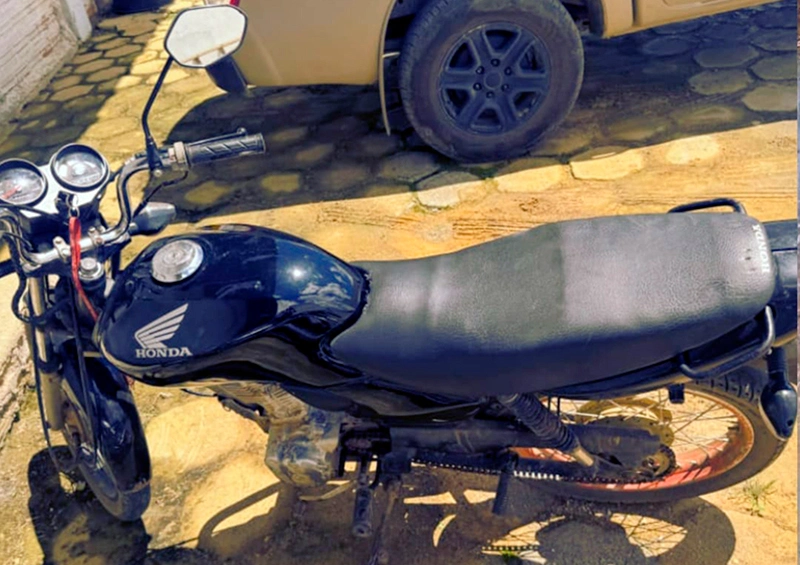 Polícia recupera motocicleta com restrições de furto em Cândido Sales