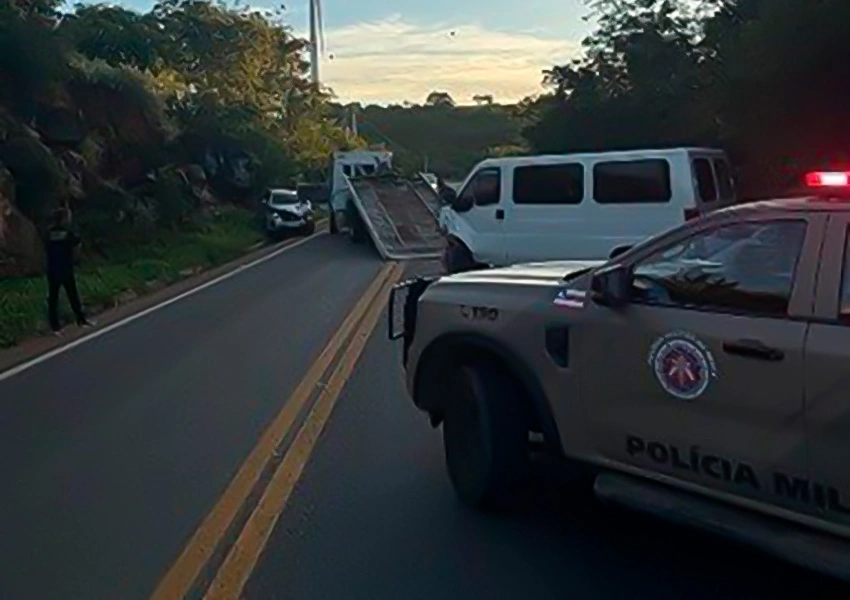 Duas pessoas ficam feridas em colisão na BR-030 em Guanambi
