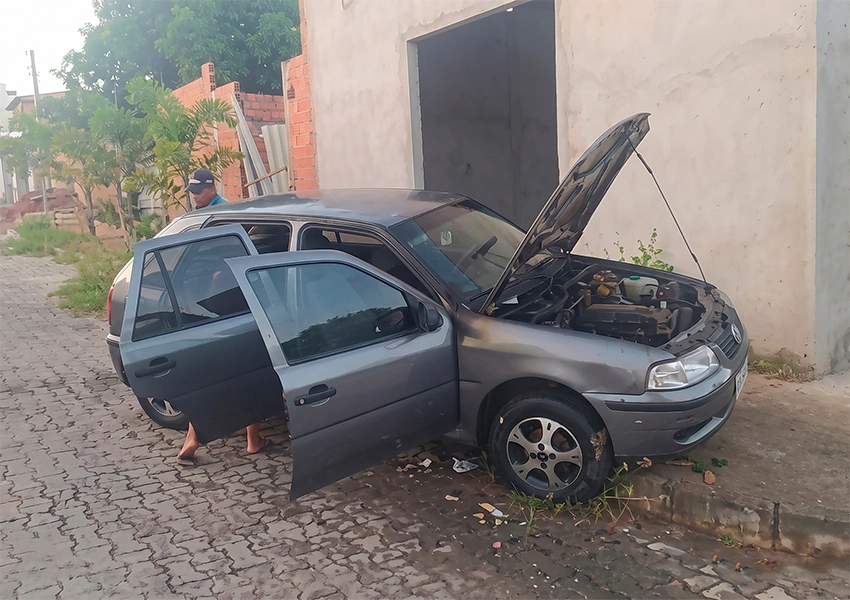 Tentativa de furto termina com carro incendiado em Guanambi