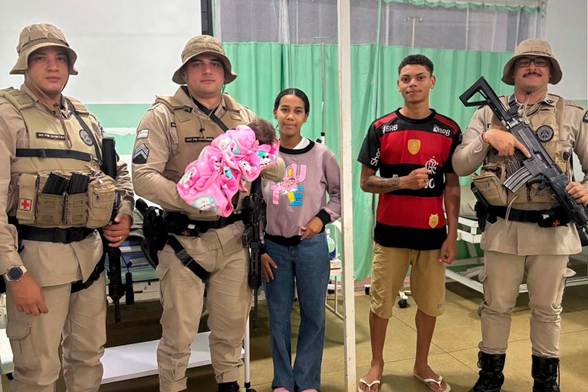 Bebê de 19 dias é salva por policiais militares após engasgo em Barra do Choça