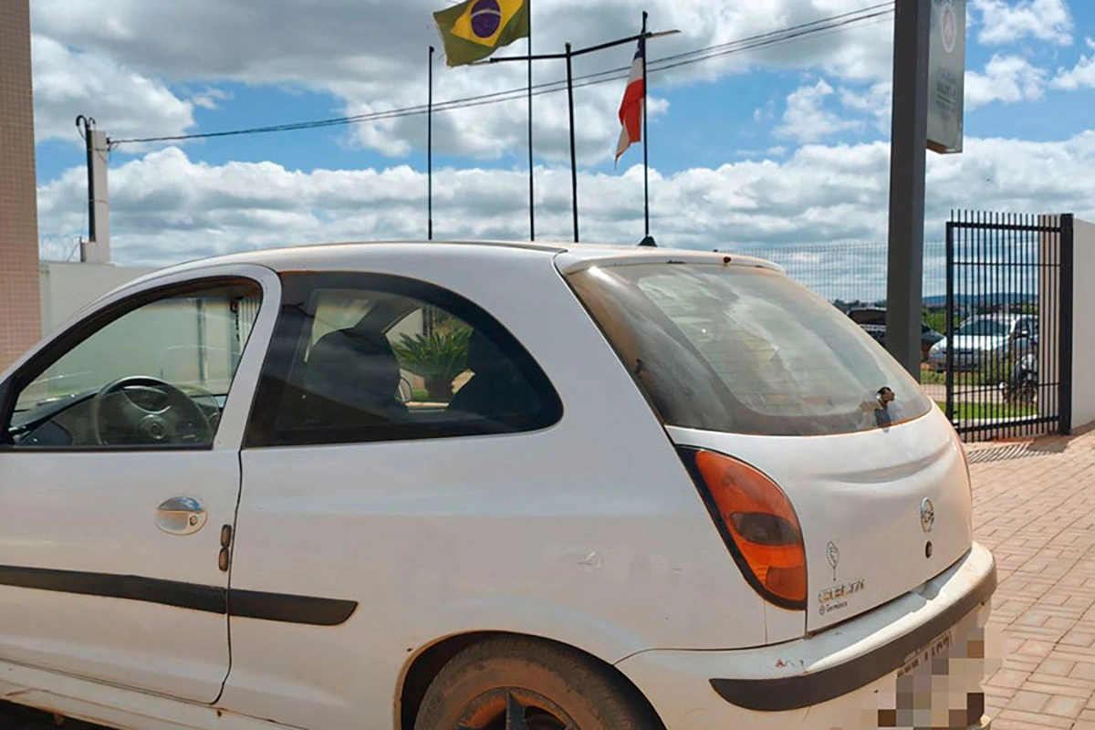 Carro furtado é encontrado pela Polícia Militar em Caculé
