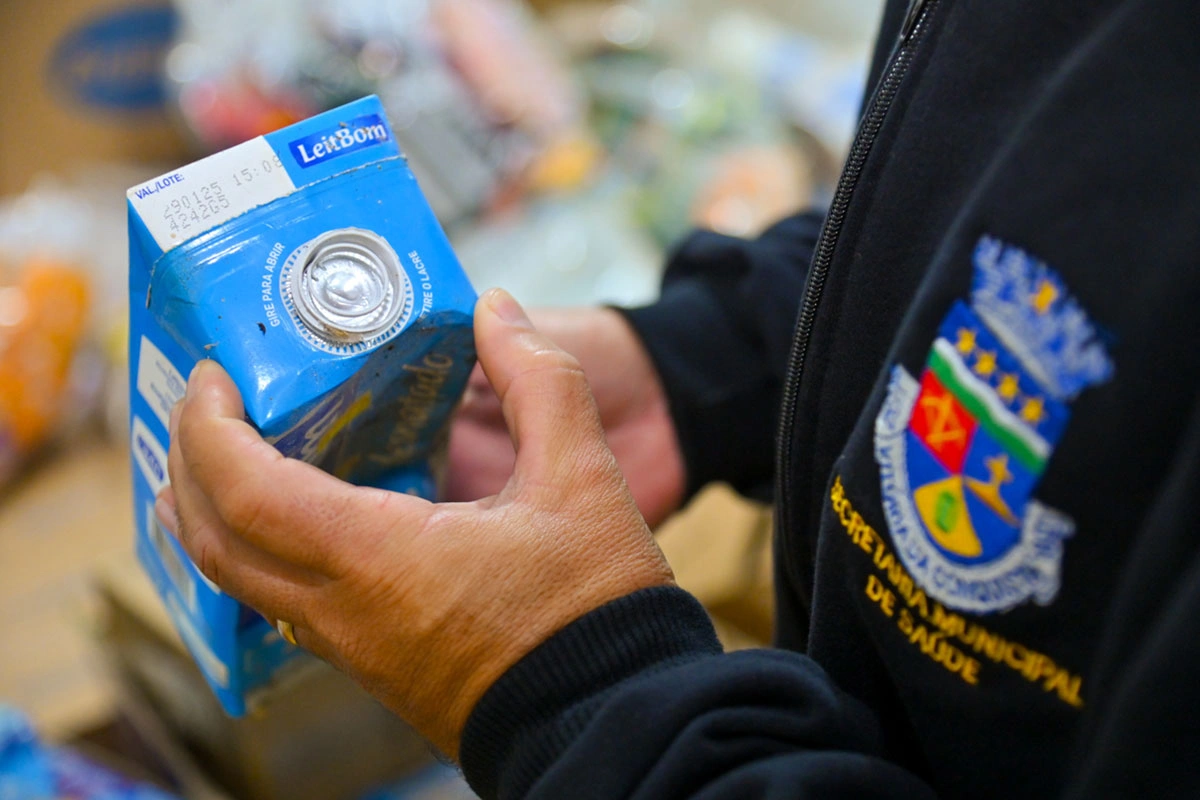 Supermercado em Vitória da Conquista tem 1.800 kg de alimentos vencidos apreendidos pela Vigilância
