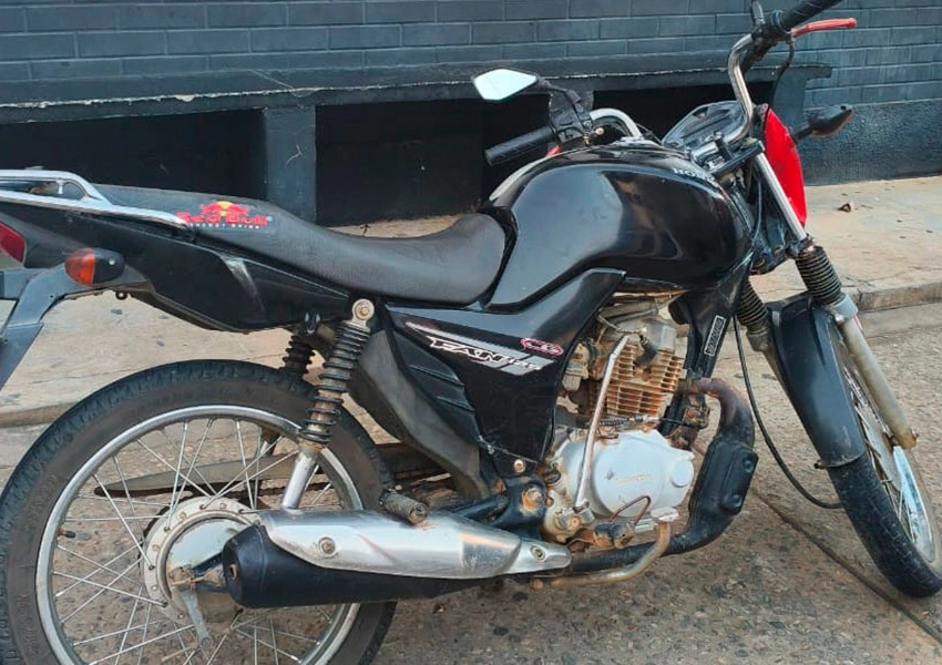 Motocicleta com restrição de furto e sinais de adulteração é apreendida na BA-142 em Tanhaçu