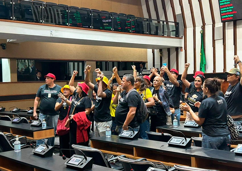 Sessão da Assembleia Legislativa da Bahia é encerrada após invasão de servidores do Judiciário