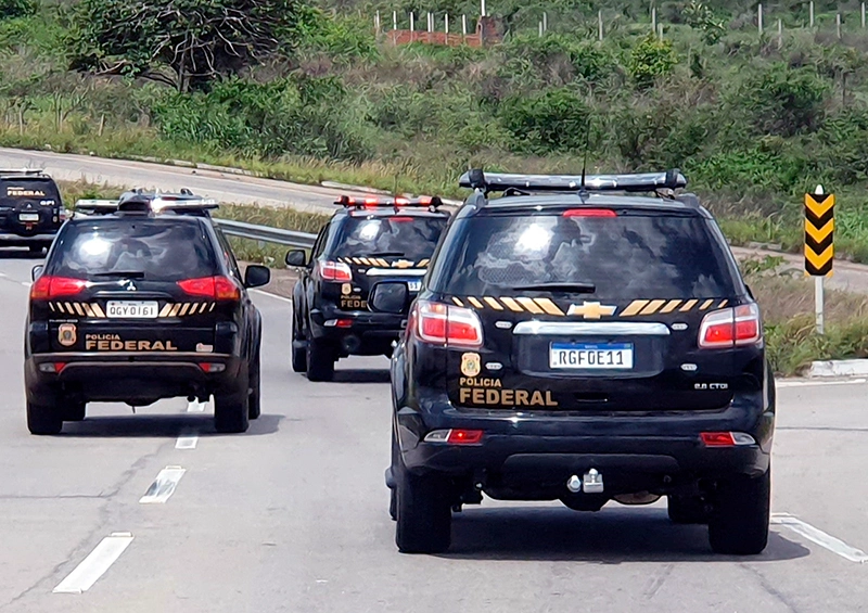 Polícia Federal cumpre mandados em Vitória da Conquista por fraudes em contratos de saúde