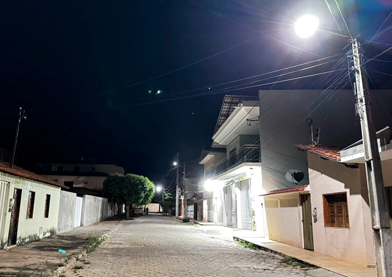 Após denúncias, iluminação pública é restabelecida na Rua Rui Barbosa em Livramento de Nossa Senhora