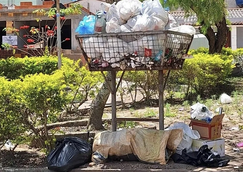 Moradores de Barra da Estiva cobram ação da prefeitura diante de acúmulo de lixo