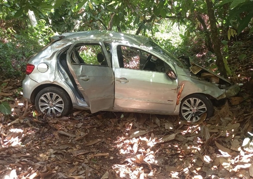 Mulher de 58 anos morre em capotamento na BA-130 no sudoeste da Bahia