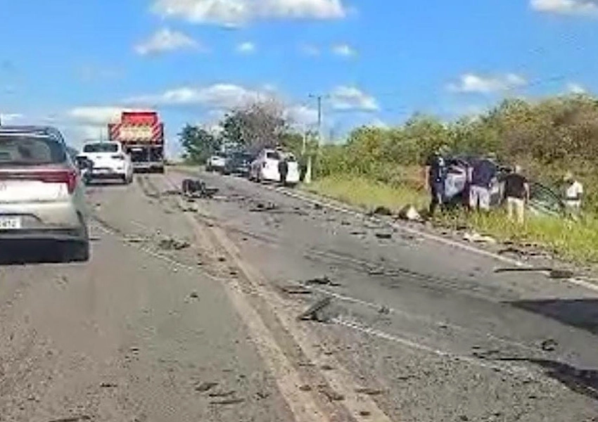 Pai e filho morrem em grave acidente na BR-030 entre Brumado e Caetité