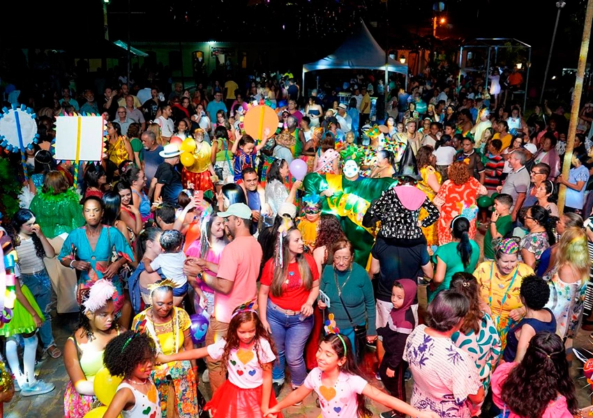 Carnaval 2025 em Rio de Contas começou nesta quarta-feira com entrega da chave ao Rei Momo 