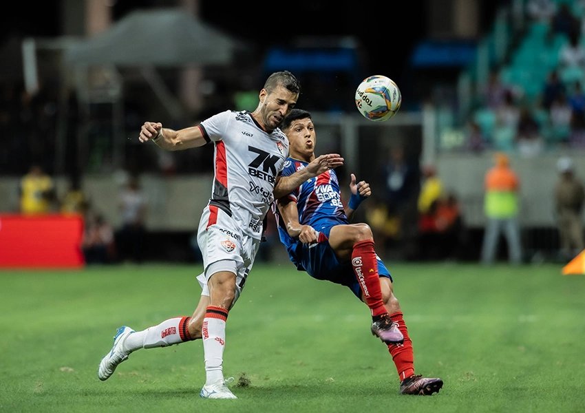 Bahia vence Vitória por 2 a 0 e abre vantagem na final do Campeonato Baiano